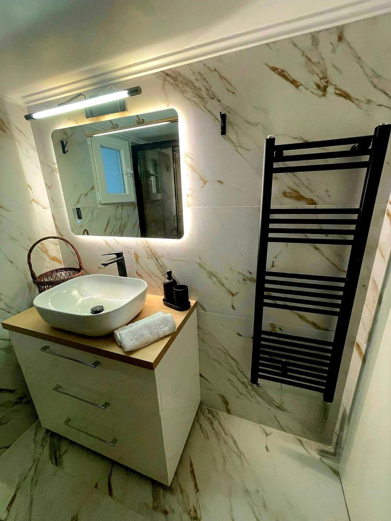 Apartment Riviera, 2 Bedroom Luxury - Parking