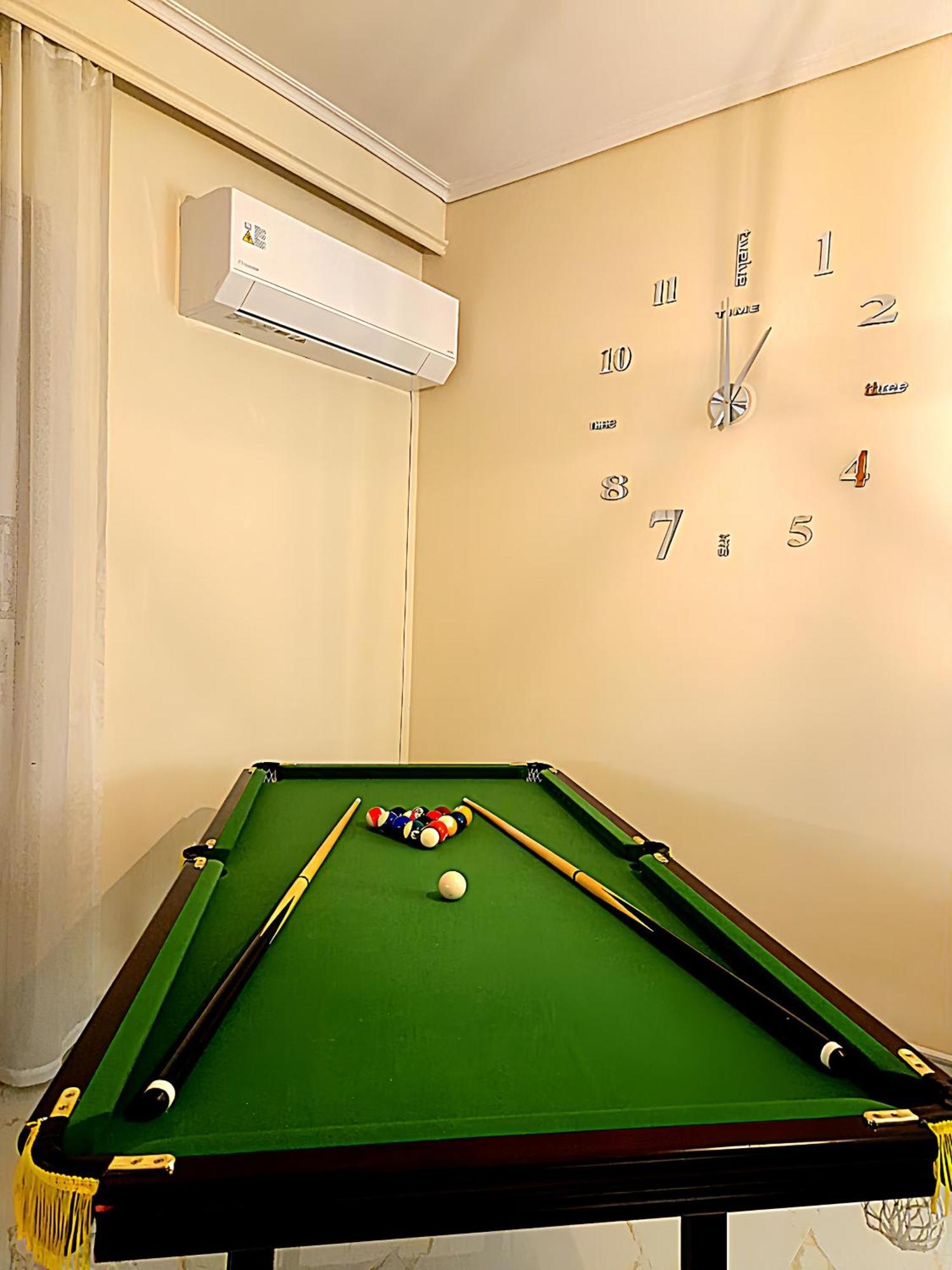 Riviera, 2 Bedroom Luxury - Parking *